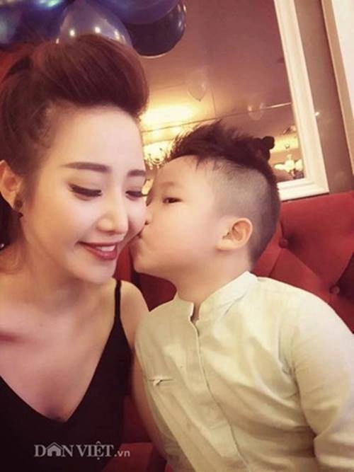 Không tham gia showbiz 3 mẹ đơn thân vẫn nổi tiếng vì đẹp mòn con mắt và giỏi kiếm tiền