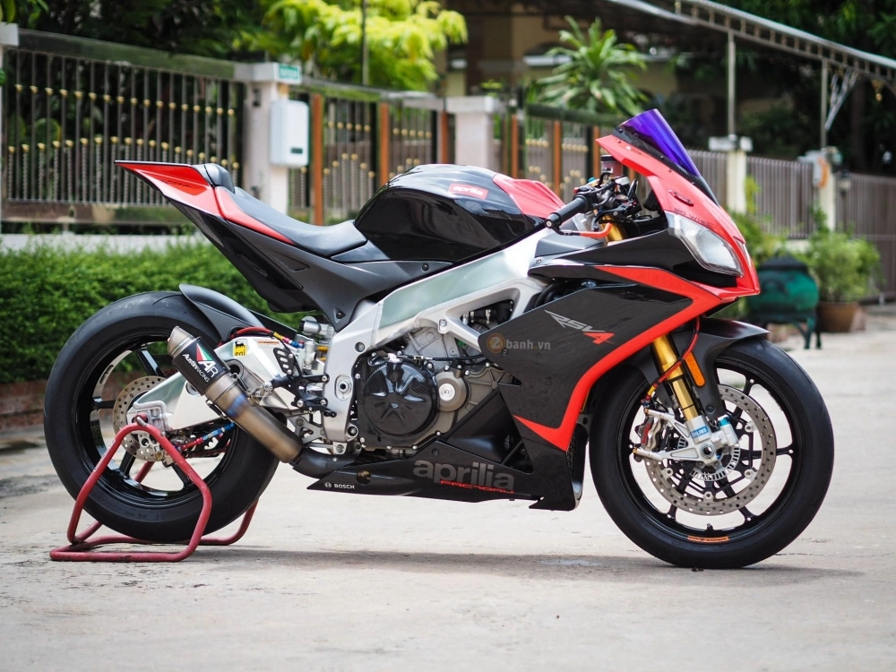 Kiêu hãnh cùng chiếc aprilia rsv4 độ đẳng cấp