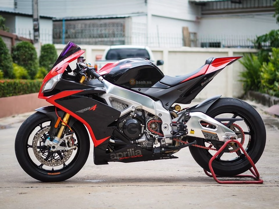 Kiêu hãnh cùng chiếc aprilia rsv4 độ đẳng cấp