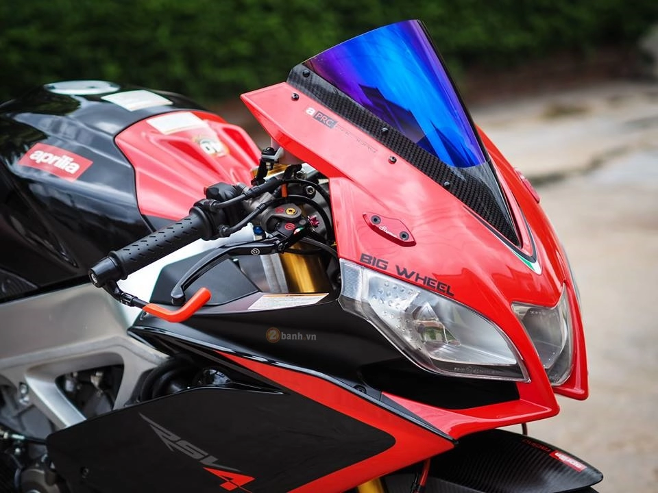 Kiêu hãnh cùng chiếc aprilia rsv4 độ đẳng cấp