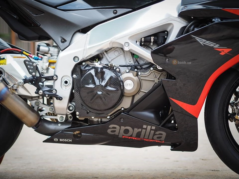 Kiêu hãnh cùng chiếc aprilia rsv4 độ đẳng cấp