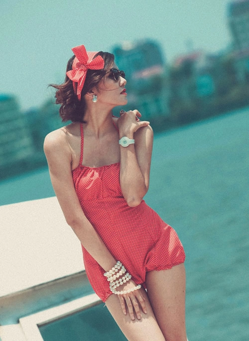 Lạ lẫm với áo tắm vải thô và khaki chun