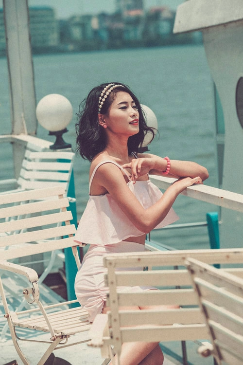 Lạ lẫm với áo tắm vải thô và khaki chun