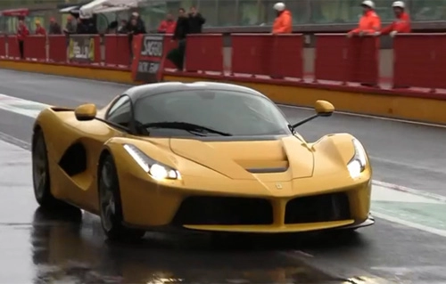 Laferrari màu vàng phô diễn sức mạnh