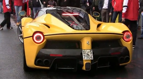 Laferrari màu vàng phô diễn sức mạnh