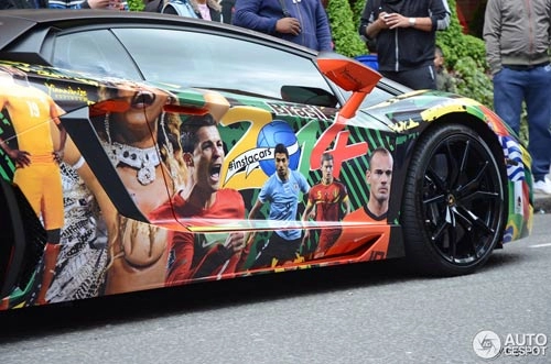 Lamborghini aventador in hình ronaldo messi đón world cup