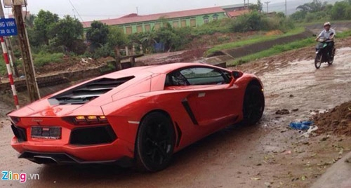 Lamborghini aventador màu cam bất ngờ về quảng ninh