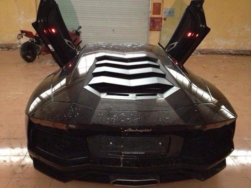 Lamborghini aventador màu đen bất ngờ về vn