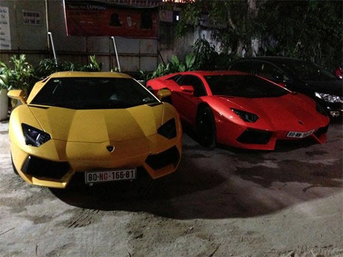 Lamborghini aventador màu vàng thoắt ẩn thoắt hiện tại vn