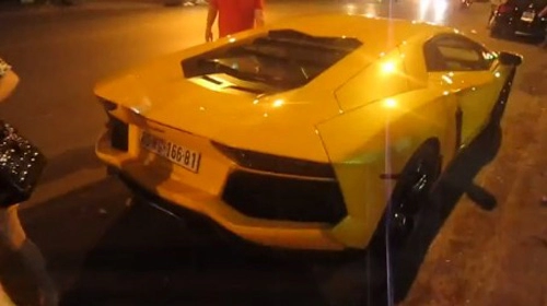 Lamborghini aventador màu vàng thoắt ẩn thoắt hiện tại vn