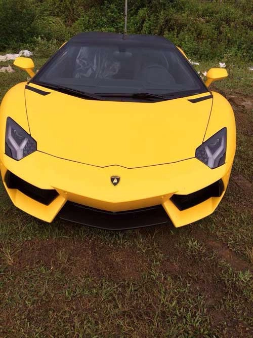 Lamborghini aventador màu vàng vừa về quảng ninh