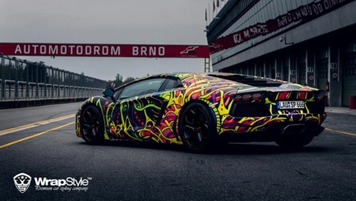 Lamborghini aventador phủ màu độc gây ảo giác