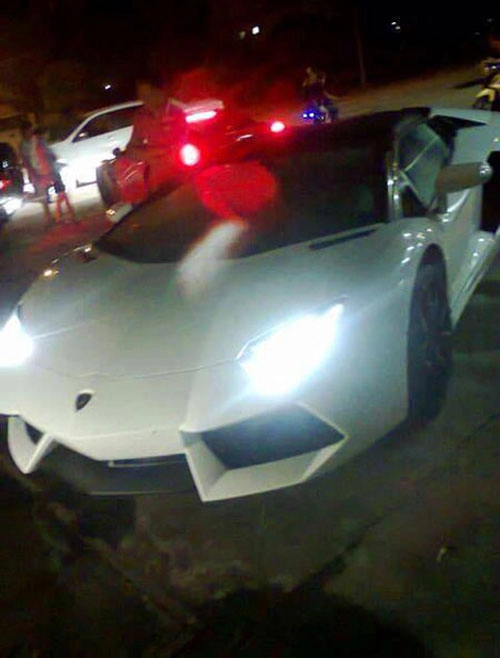 Lamborghini aventador roadster đặt chân đến việt nam