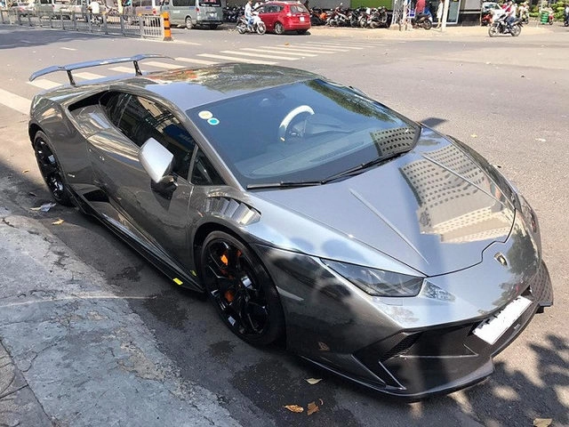 Lamborghini huracan độ nhiều nhất việt nam lại đổi màu