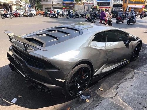 Lamborghini huracan độ nhiều nhất việt nam lại đổi màu