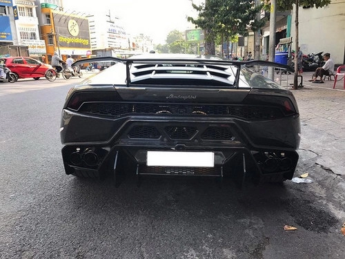 Lamborghini huracan độ nhiều nhất việt nam lại đổi màu