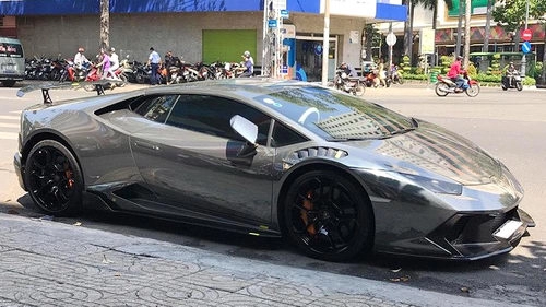 Lamborghini huracan độ nhiều nhất việt nam lại đổi màu