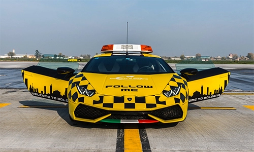  lamborghini huracan làm xe dẫn máy bay 