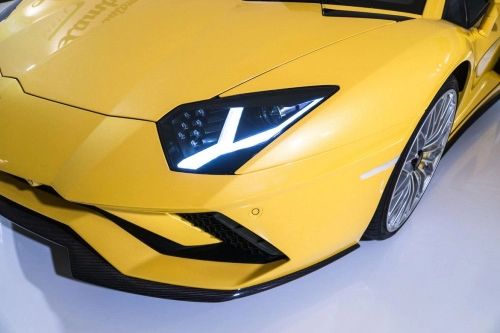 Lamborghini lần đầu nhá hàng aventador s