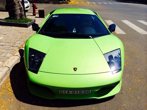 Lamborghini murcielago xanh cốm thay biển số xe