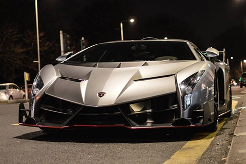 Lamborghini veneno siêu hiếm xuất hiện trên phố