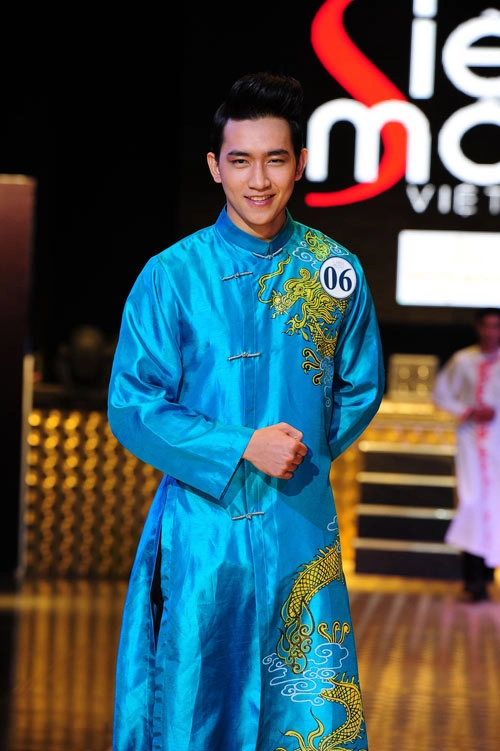 Lan khuê thô bạo với áo dài