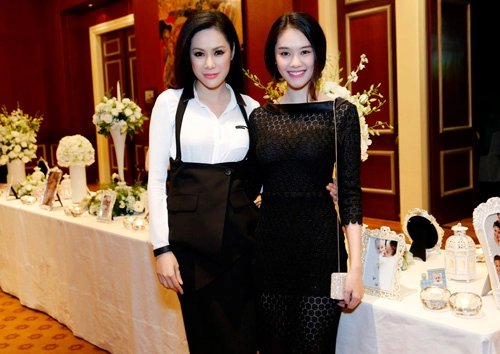 Linh chi nổi bật với giày trăm triệu