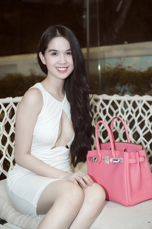 Linh chi tinh khôi cùng sắc trắng