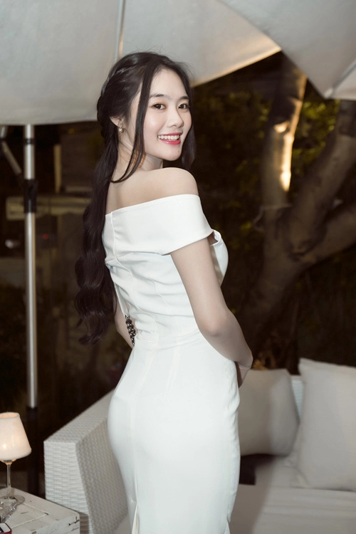 Linh chi tinh khôi cùng sắc trắng