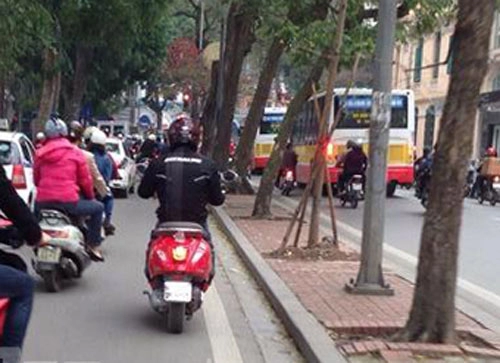 Lộ ảnh nóng vespa primavera đèn vuông