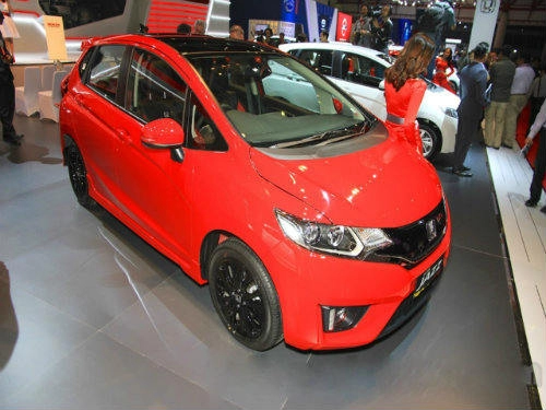 Lộ diện phiên bản mới honda jazz rs cvt giá mềm