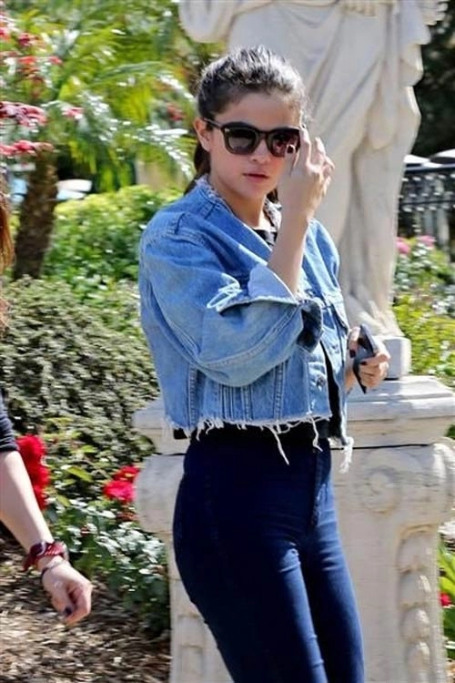 Mặc cả cây denim đẹp như sao hollywood