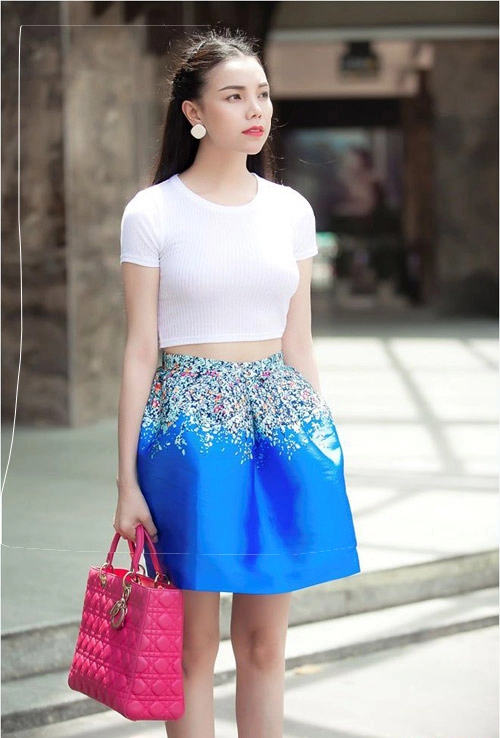Mặc đẹp với áo hở eo giá 100 ngàn đồng