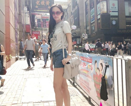 Mai phương thúy hút ánh nhìn trên phố