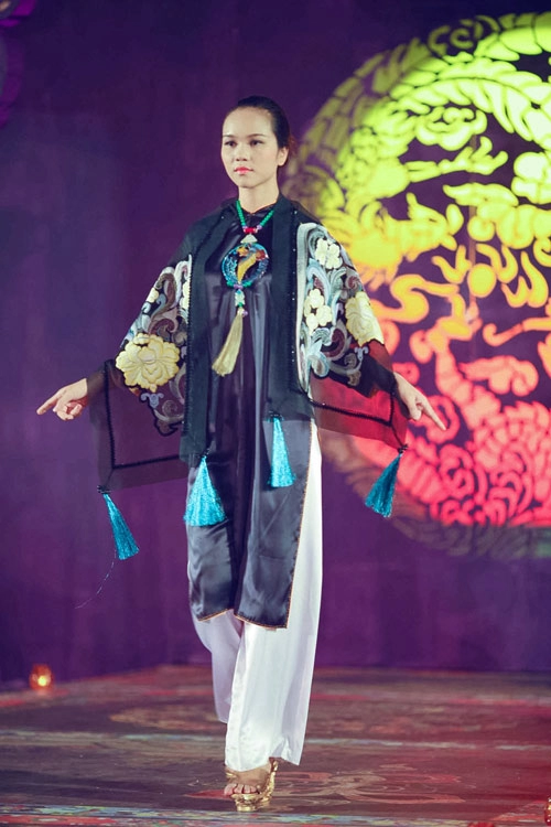 Mãn nhãn ngắm thiết kế áo dài tại festival huế