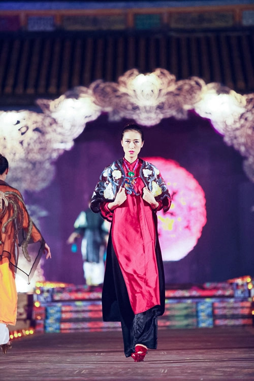 Mãn nhãn ngắm thiết kế áo dài tại festival huế