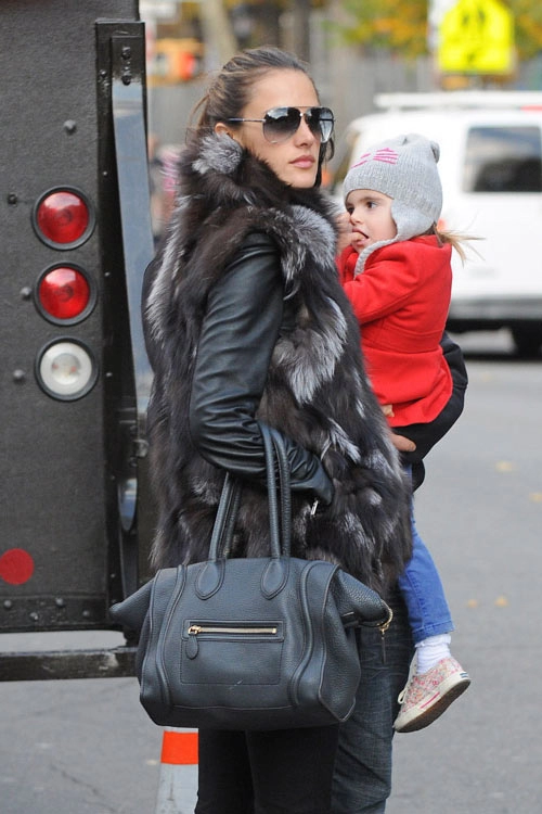 Mãn nhãn với túi xách của alessandra ambrosio