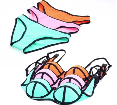 Mẫu bikini nào đang hot nhất hè này