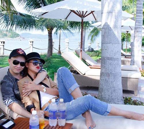 Mẫu nam vntm khoe cơ thể trắng bóc