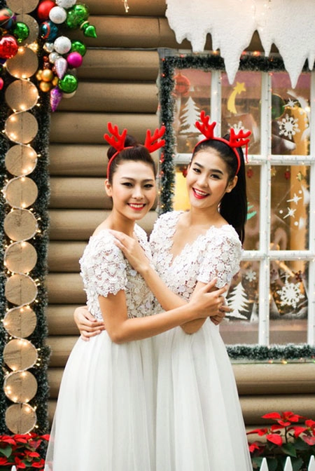 Mẫu trẻ xinh đẹp dạo phố noel