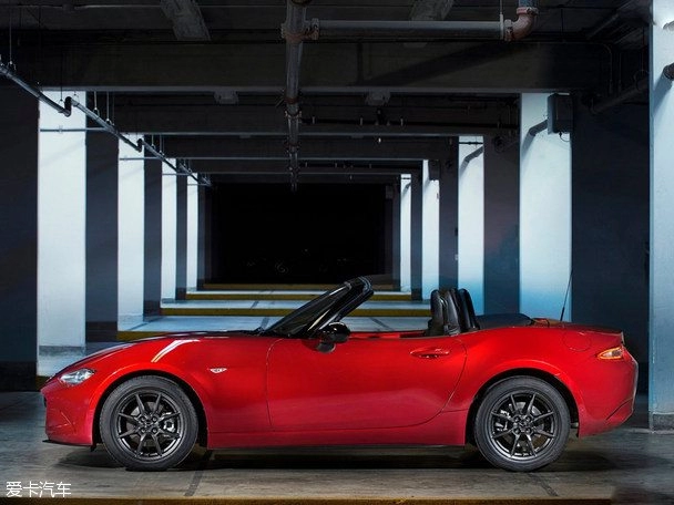 Mazda mx-5 sẽ có phiên bản mui trần cứng