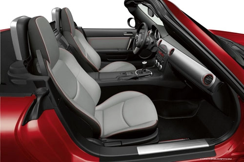 Mazda mx-5 senshu mui trần mê hoặc giới trẻ