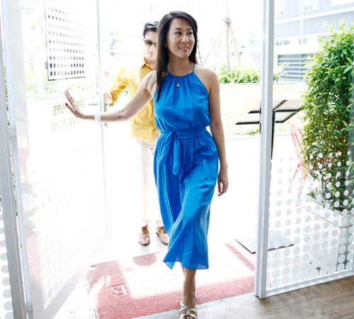 Mc kỳ duyên làm nóng đêm hội chân dài