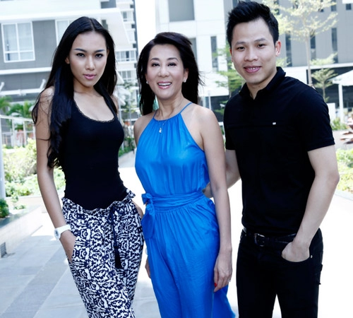 Mc kỳ duyên làm nóng đêm hội chân dài