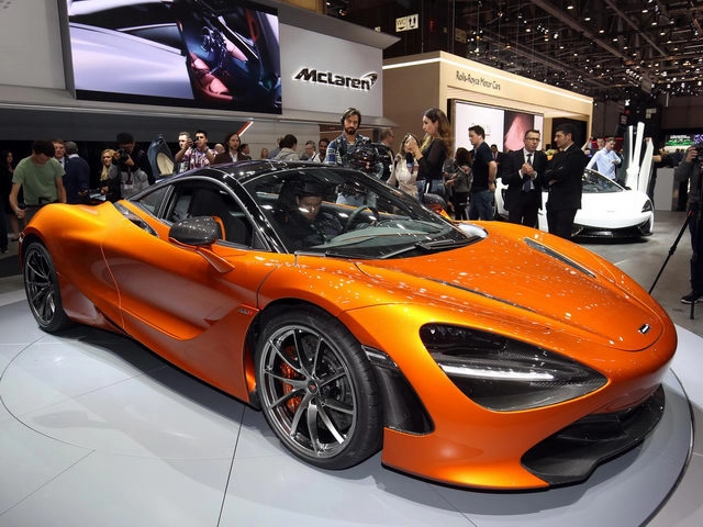 Mclaren 720s có giá từ 58 tỷ đồng