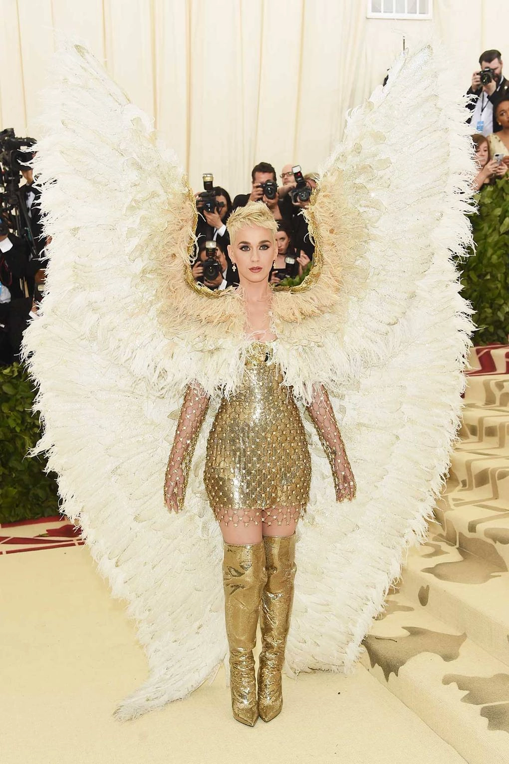 Met gala 2018 cuộc chiến lại đến từ rihanna và katy perry