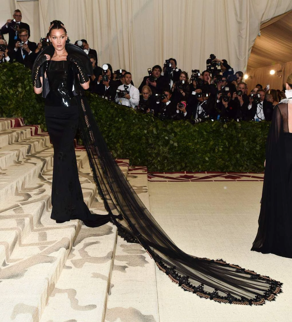 Met gala 2018 cuộc chiến lại đến từ rihanna và katy perry