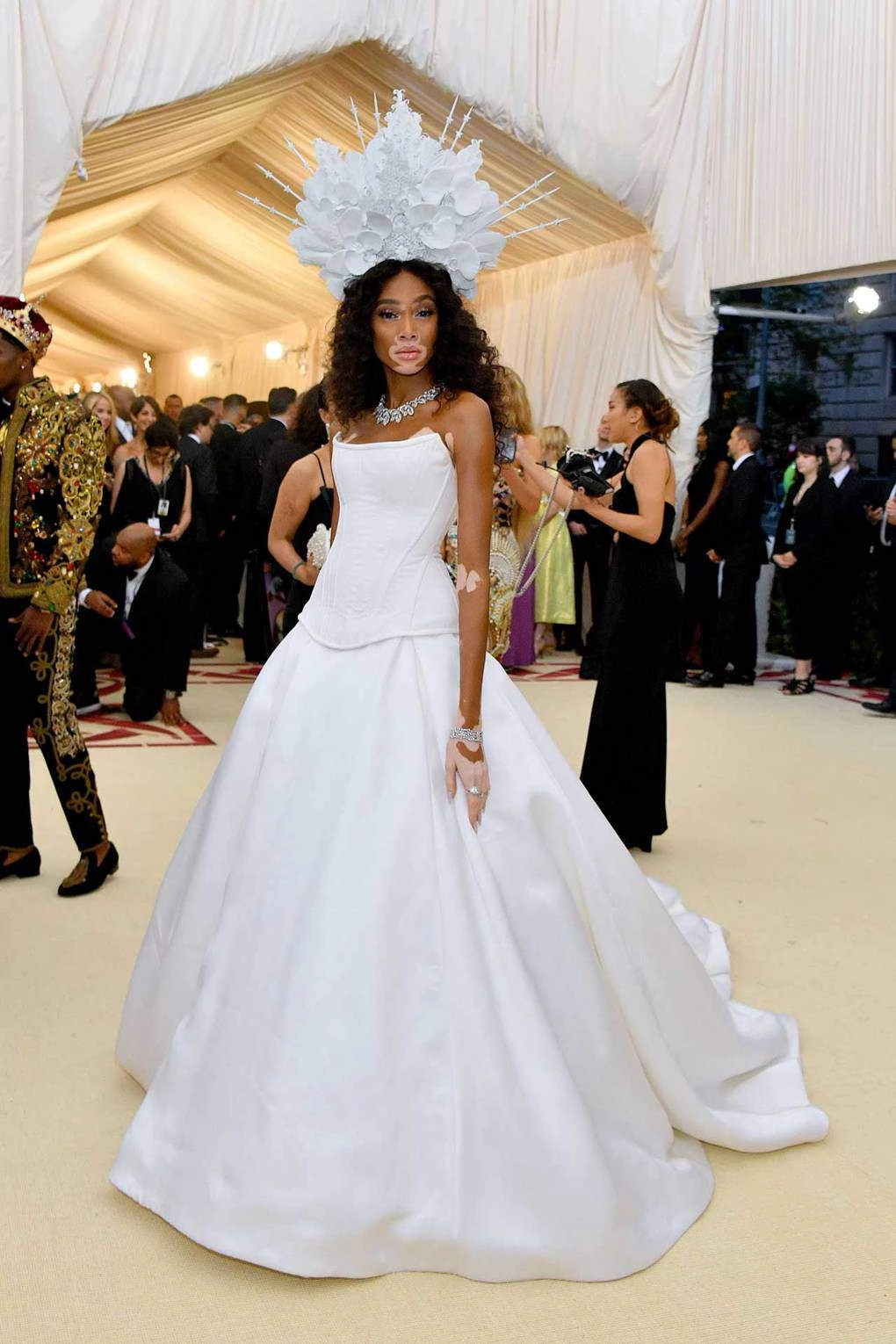 Met gala 2018 cuộc chiến lại đến từ rihanna và katy perry