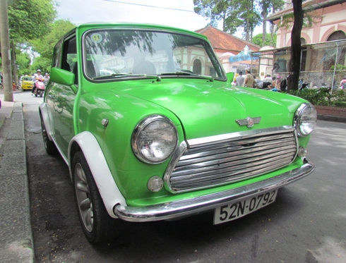  mini cooper xanh cốm trên phố sài gòn 