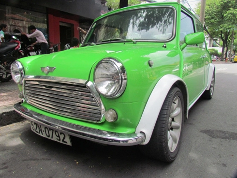  mini cooper xanh cốm trên phố sài gòn 